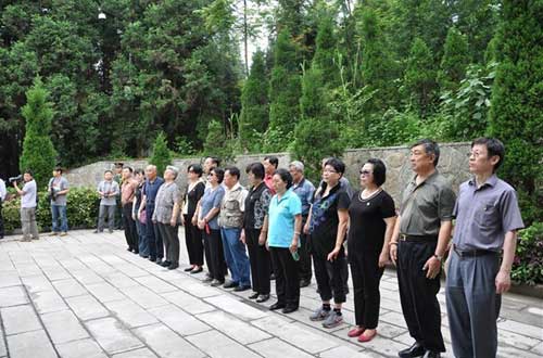 2012年5月10日下午3時(shí)，在湖南省張家界市天子山賀龍公園隆重舉行了